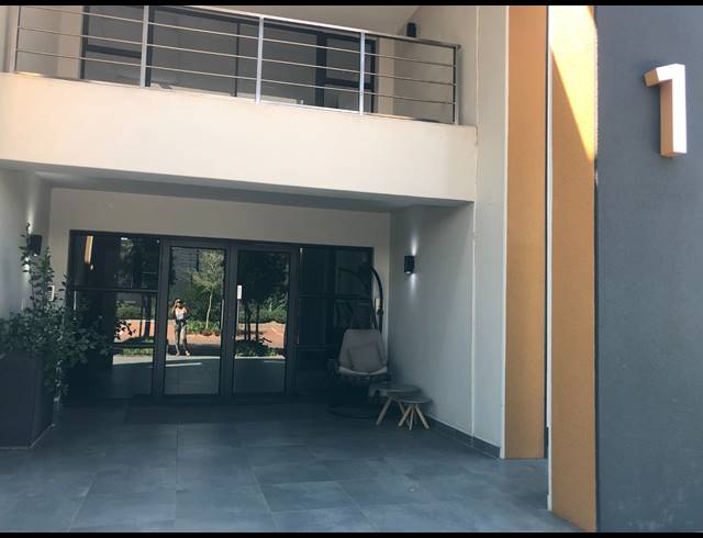 144M² OFFICE TO LET IN HYDE PARK